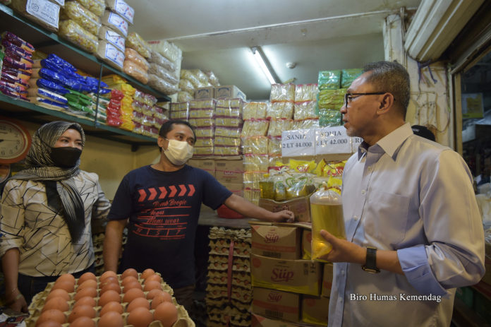 Trade Minister Zulhas Inspects The Market To Check The Availability Of Cooking Oil