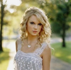 Taylor Swift Usia 17 tahun
