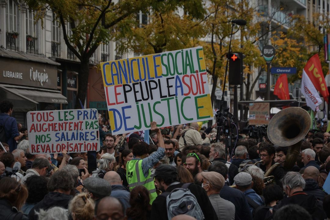 Protes di Paris (instagram.com/@firasabdullah_7)